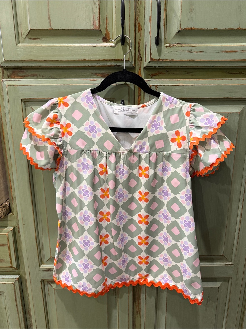 Vintage-Inspired Floral Geo Ruffle Sleeve Top - Green & Pink